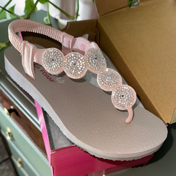 Stylish Pink Beaded Sandals - Picture 5 of 8